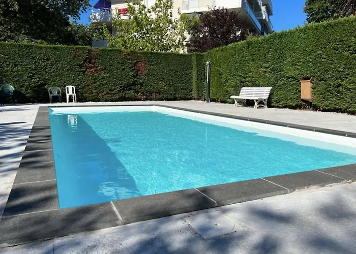 Near The 31 M With Balconypool Arcachon
